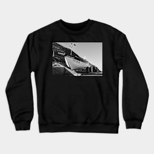 Traditional crab fishing boat on the Norfolk coast Crewneck Sweatshirt